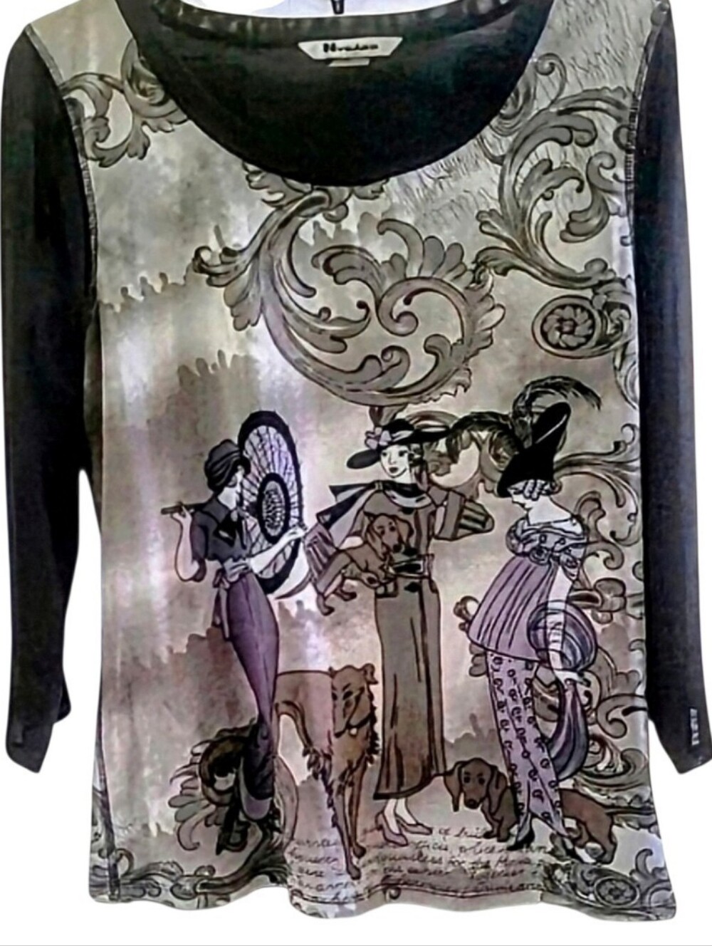 All Over Print 3/4 Sleeve Sheer Arm Mesh. Longsleeve Dames & Dogs. Sz. L